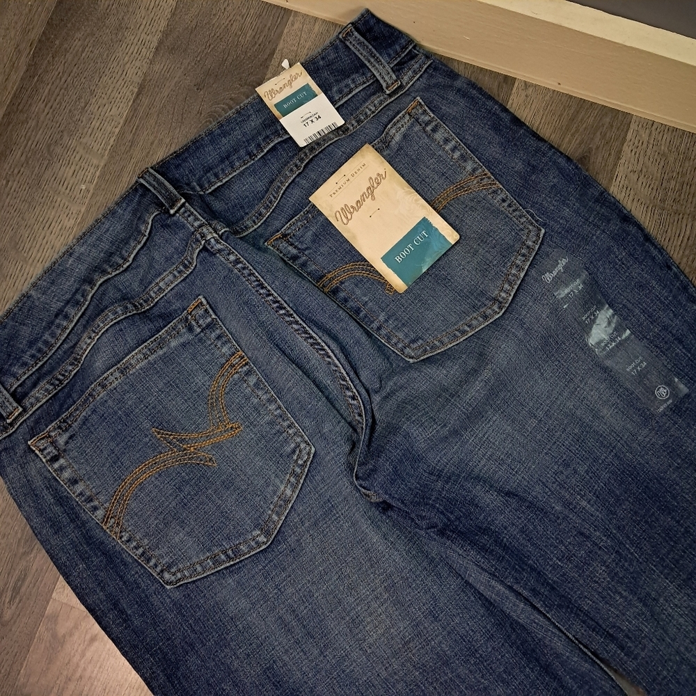 Wrangler Boot Cut Distressed Denim Jeans Women's 17x34 NWT - Picture 4 of 8